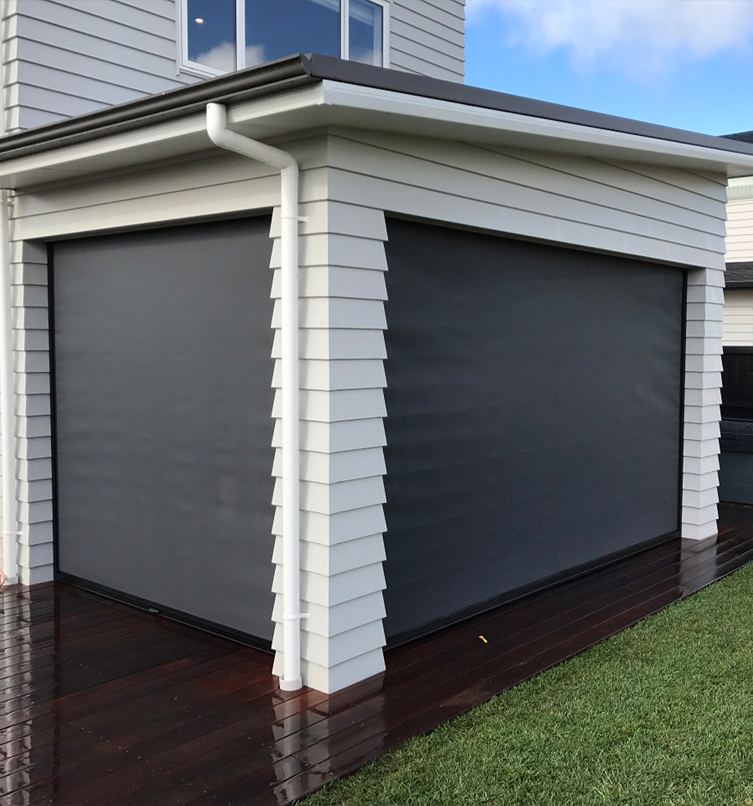 Outdoor Ziptrak Zipscreen blinds